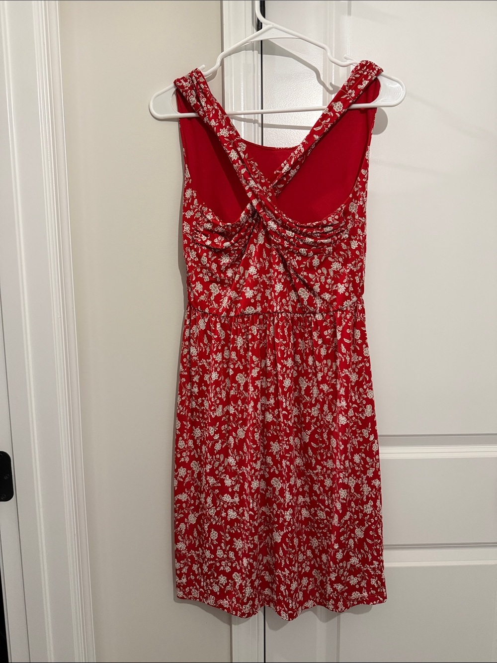 Kaileigh Red Floral Sleeveless Dress with White Accents - Picture 2 of 3